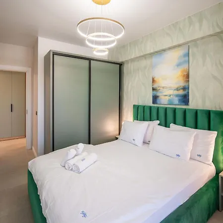 Signature In Odyssey And Pools Apartament